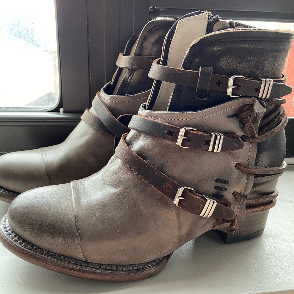 BRAND NEW Freebird by Steven - Crue Booties Size 7